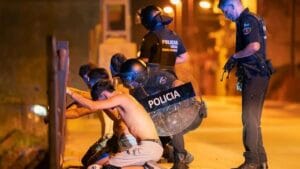 Violentos en Torre Pacheco, “a la caza del moro” (BBC News).