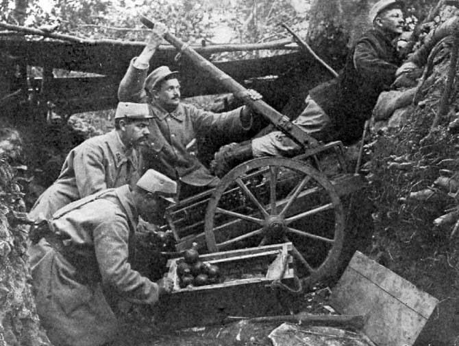 Trincheras en la Primera Guerra Mundial. Fuente: Wikimedia Commons.