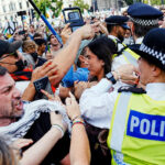 Manifestantes propalestinos se enfrentaban este sábado a la policía en una manifestación en Londres