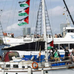 La Global Sumud Flotilla reemprende su viaje hacia Gaza entre amenazas por ‘terroristas’ del gobierno israelí.
